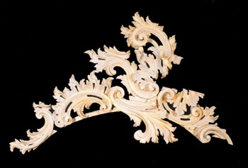 E_B0160A.jpg - Ambito messinese, Cornice (frammento), legno inciso sbalzato e indorato, sec. XVIII.